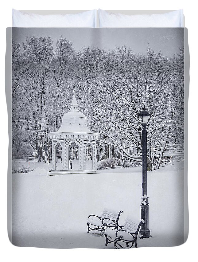 Bar Harbor Duvet Cover featuring the photograph Love Through The Winter by Evelina Kremsdorf