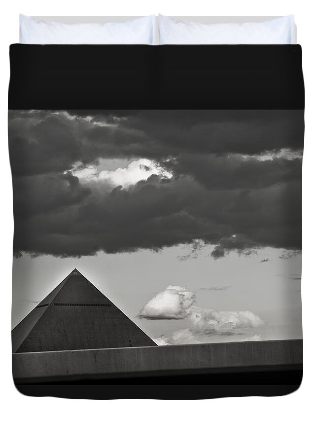 Shapes Duvet Cover featuring the photograph Luxor-3 by Kevin Duke