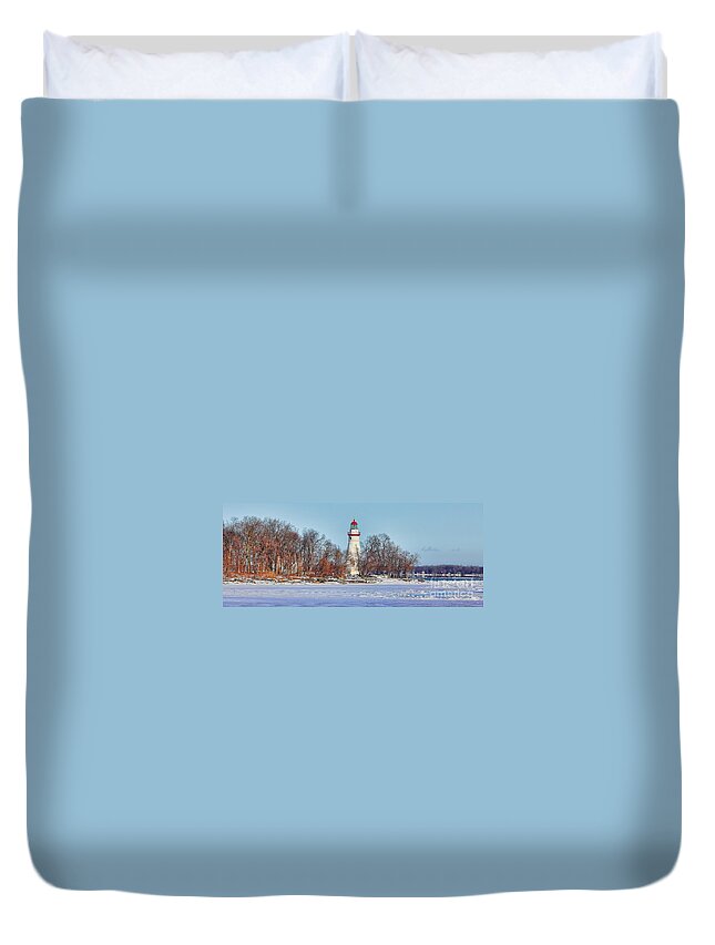 Marblehead Lighthouse Duvet Cover featuring the photograph Marblehead Lighthouse in Winter by Jack Schultz