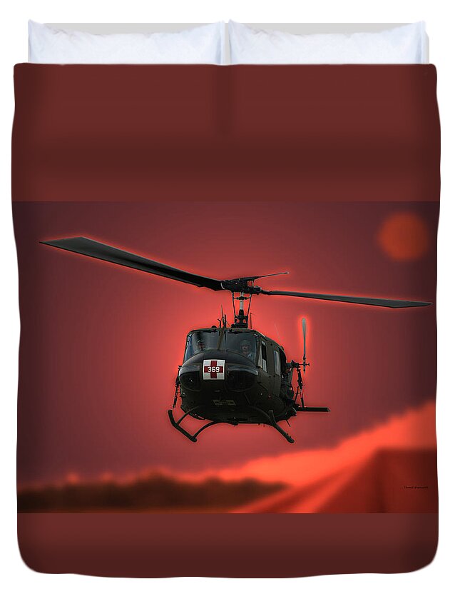 Dust Off Duvet Cover featuring the photograph Medevac the Sound of Hope by Thomas Woolworth