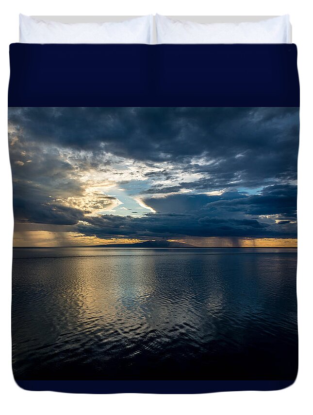 Alaska Duvet Cover featuring the photograph Midnight Majesty by Andrew Matwijec