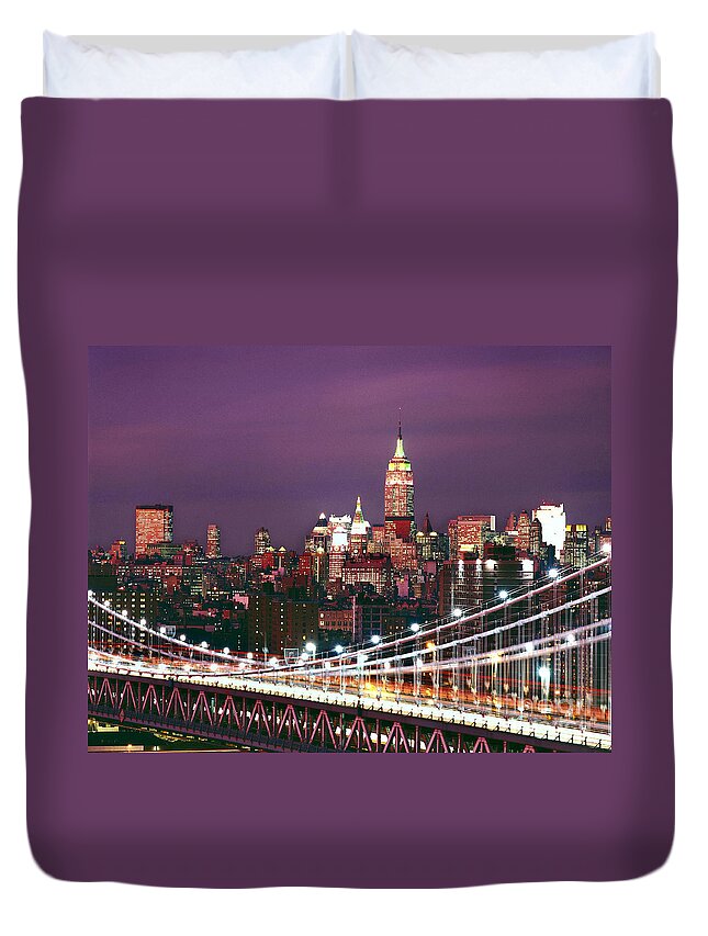 Manhattan Bridge Duvet Cover featuring the photograph Midtown Manhattan by Rafael Macia