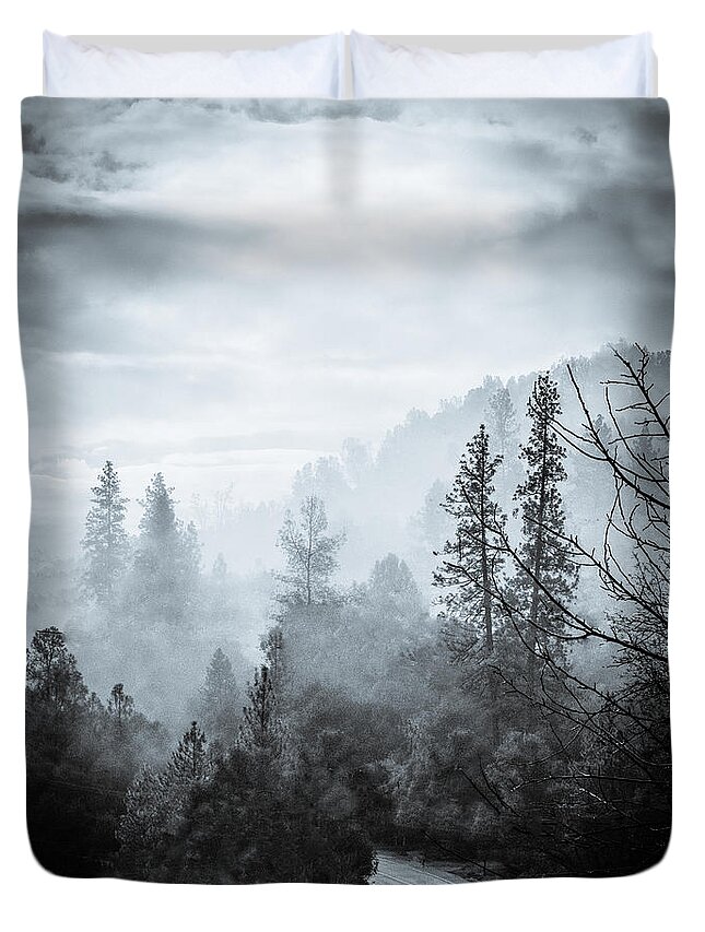 Susaneileenevans Duvet Cover featuring the photograph Misty Morning by Susan Eileen Evans