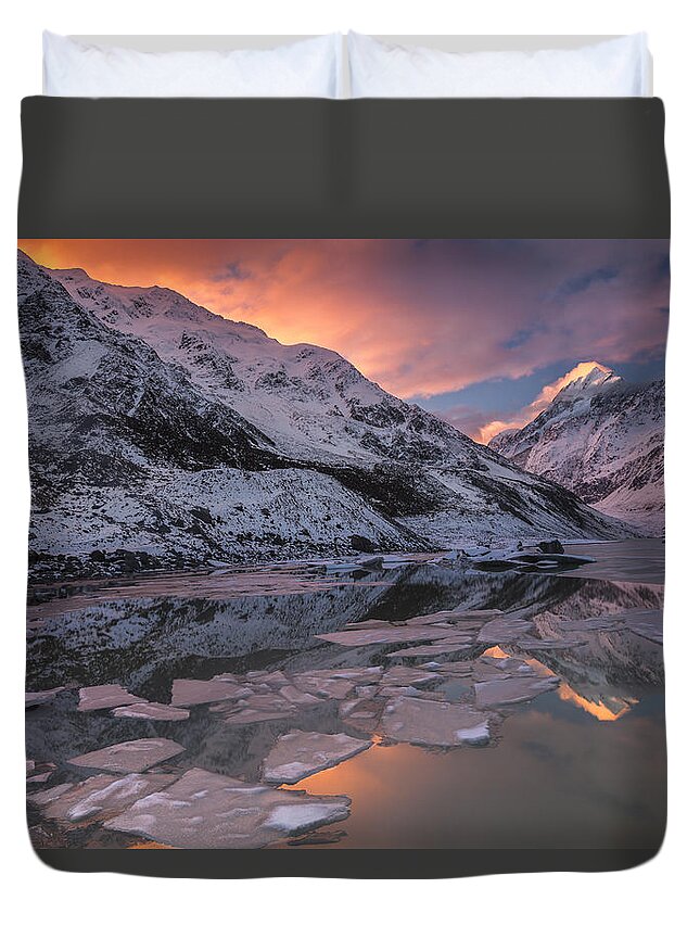 Colin Monteath Duvet Cover featuring the photograph Mount Cook And Mueller Lake In Mount by Colin Monteath