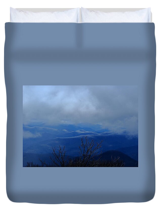 Landscape Duvet Cover featuring the photograph Mountains And Ice by Daniel Reed
