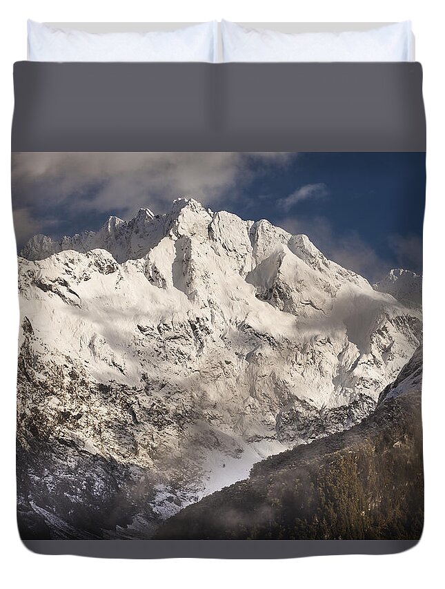 533796 Duvet Cover featuring the photograph Mt Crosscut At Dawn Routeburn Track New by Colin Monteath