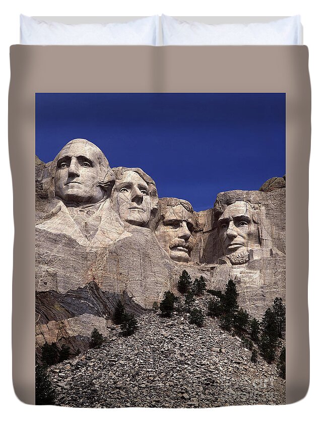 Mount Rushmore Duvet Cover featuring the photograph Mt.rushmore National Monument by Rafael Macia