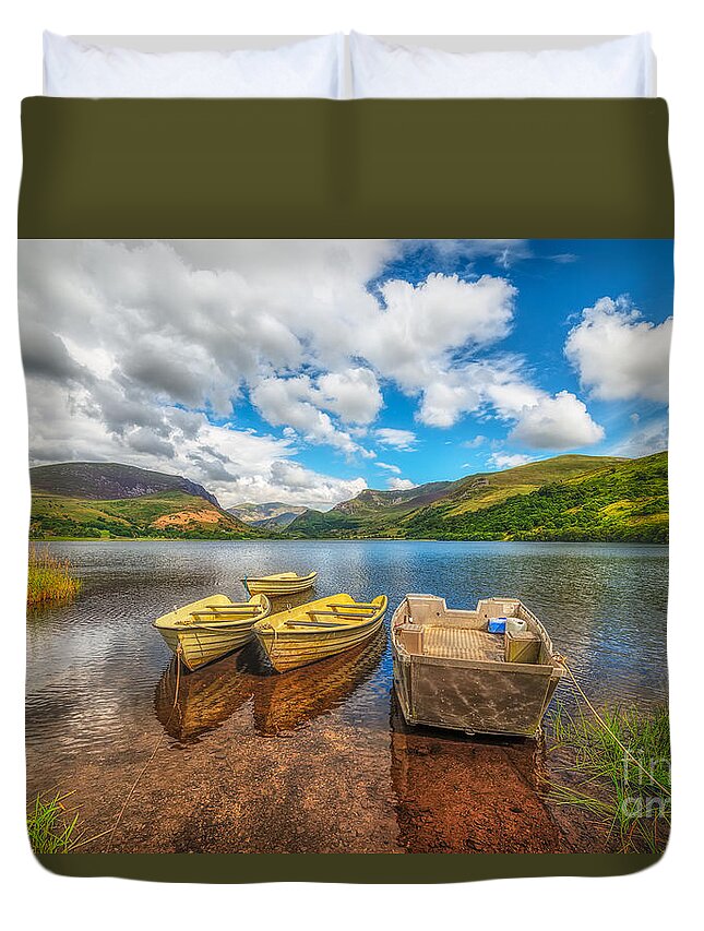 Hdr Duvet Cover featuring the photograph Nantlle Lake by Adrian Evans