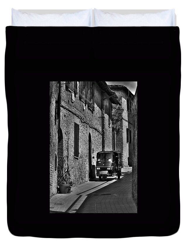 Mover Duvet Cover featuring the photograph Narrow Italian street by Ivan Slosar