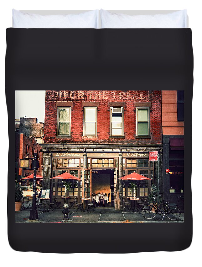 Nyc Duvet Cover featuring the photograph New York City - Cafe in Tribeca by Vivienne Gucwa