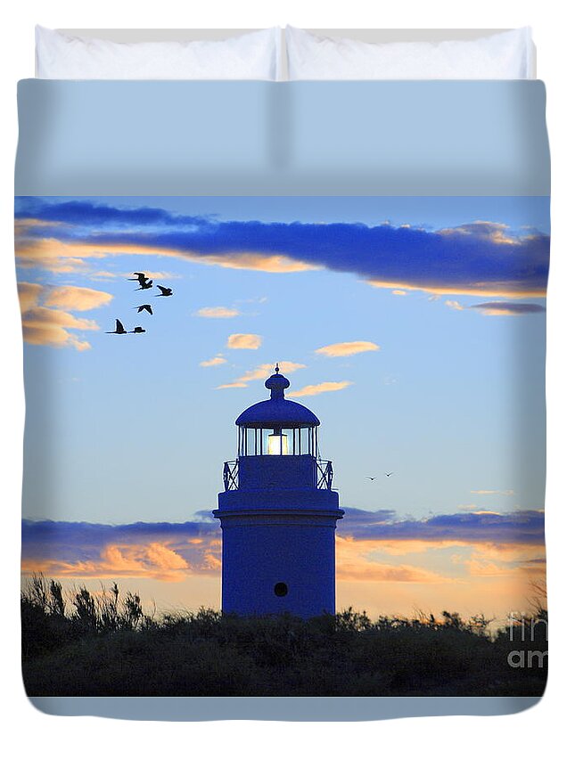 Viedma Duvet Cover featuring the photograph Old lighthouse by Bernardo Galmarini