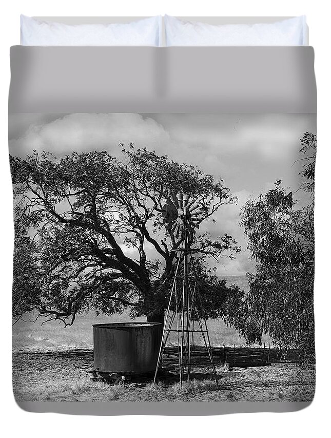 Landscape Duvet Cover featuring the photograph Old Windmill and Tank by Bruce Bottomley