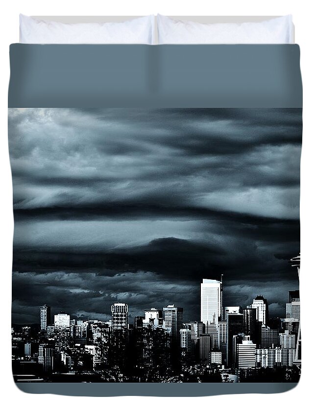 Seattle Duvet Cover featuring the photograph Ominous Skyline by Benjamin Yeager