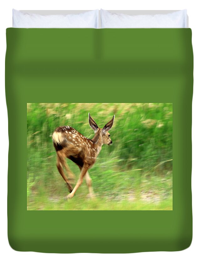 Deer Duvet Cover featuring the photograph On The Move by Shane Bechler