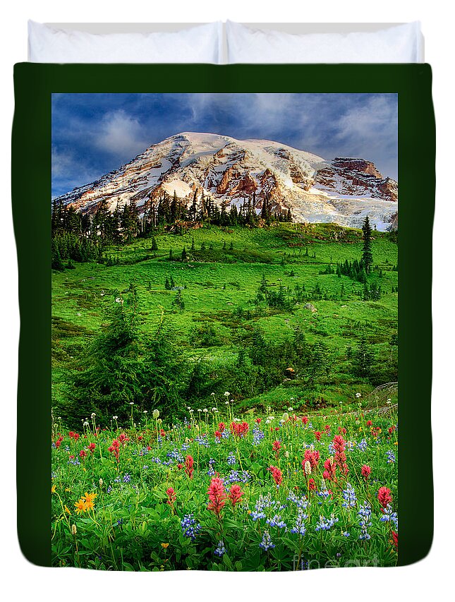 America Duvet Cover featuring the photograph Paradise by Inge Johnsson