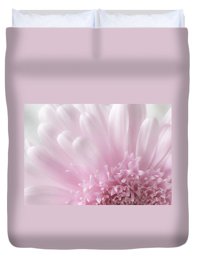 Floral Duvet Cover featuring the photograph Pastel Daisy by Dale Kincaid