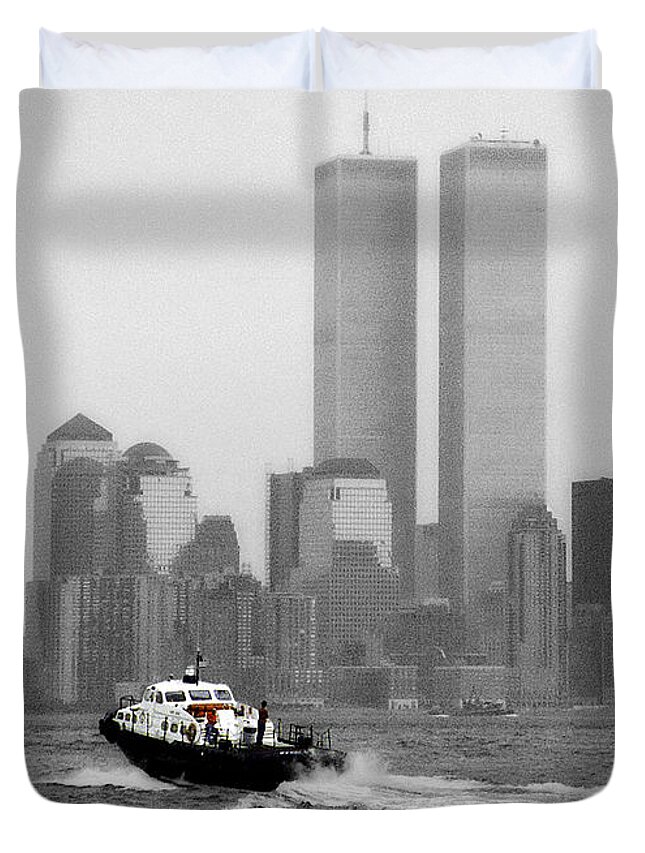 Nyc Scenes Duvet Cover featuring the photograph Patrolling The Hudson IIBW by Earl Johnson