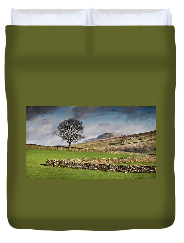 Tranquility Duvet Cover featuring the photograph Pen-y-ghent by Michael Honor