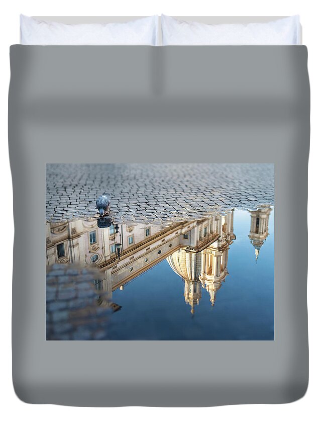 Clear Sky Duvet Cover featuring the photograph Piazza Navona With Puddle And Pigeon by Romaoslo