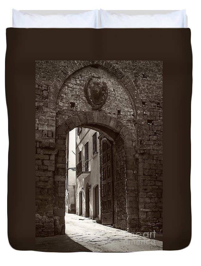 Porta Florentina Duvet Cover featuring the photograph Porta Florentina by Prints of Italy