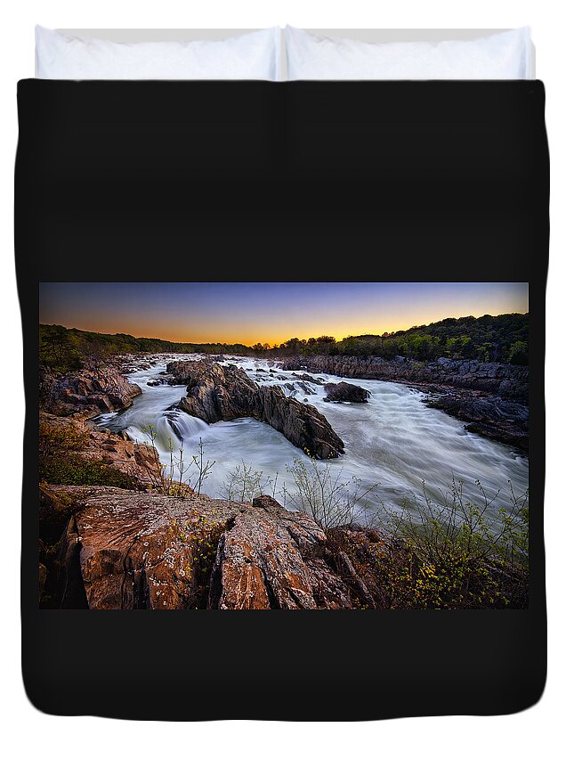Dawn Duvet Cover featuring the photograph Potomac Rush by Neil Shapiro
