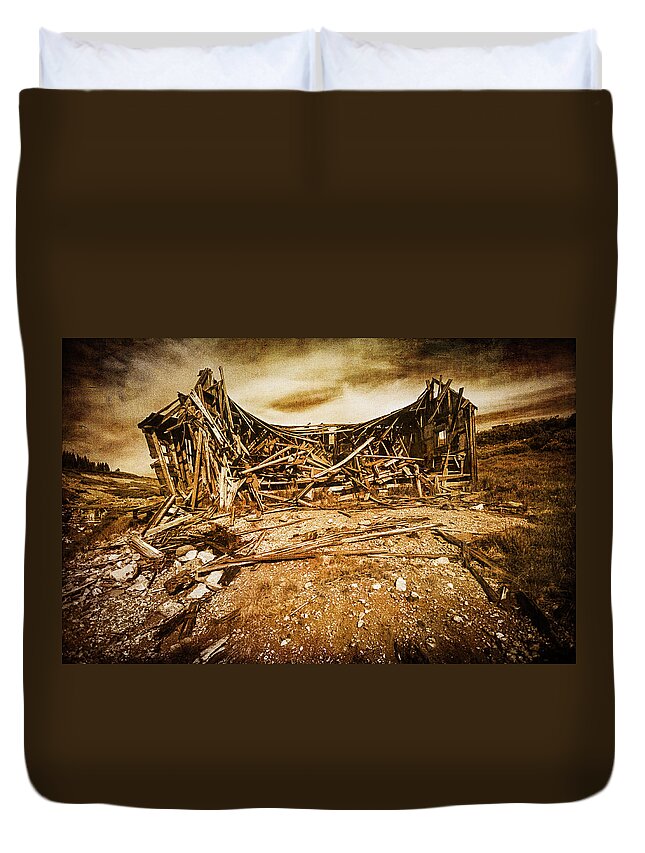 Abandoned Duvet Cover featuring the photograph Quartz Mountain 9 by YoPedro