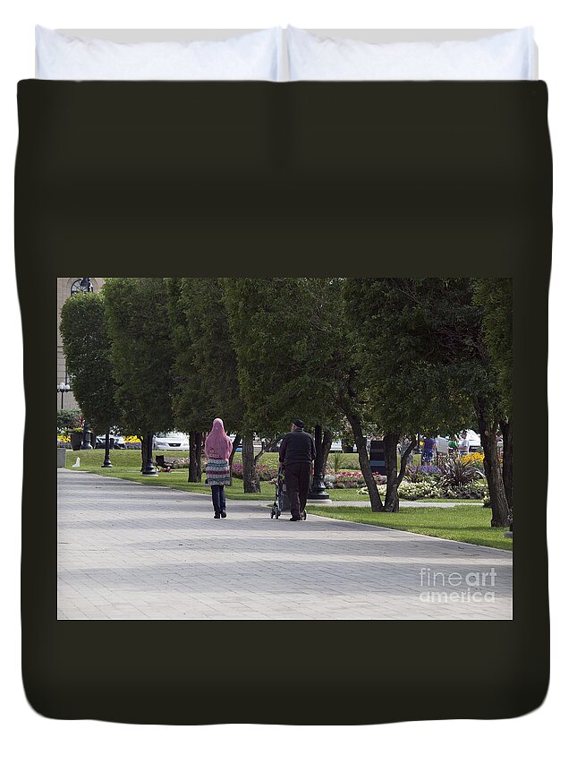 People And The Garden Duvet Cover featuring the photograph Queen's Garden-19 by David Fabian