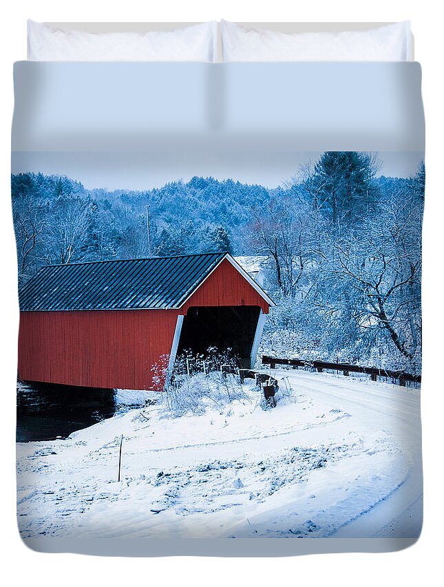 Vermont Covered Bridge Duvet Cover featuring the photograph Red Vermont covered bridge by Jeff Folger