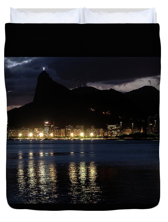 Tranquility Duvet Cover featuring the photograph Rio De Janeiro by Ze Martinusso