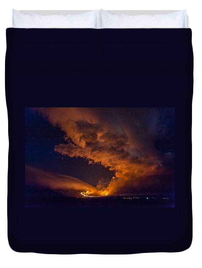 Fire Duvet Cover featuring the photograph Round Fire by Cat Connor