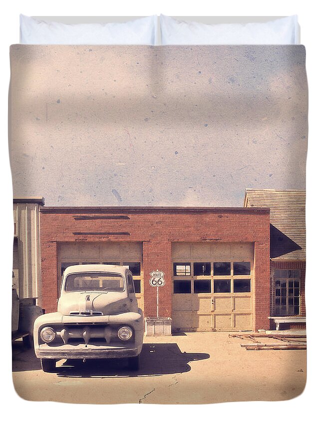 Usa Duvet Cover featuring the photograph Route 66 Garage by Edward Fielding