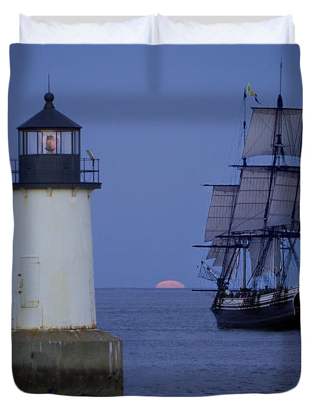 Fort Pickering Lighthouse Duvet Cover featuring the photograph Sailing out for the red moon by Jeff Folger