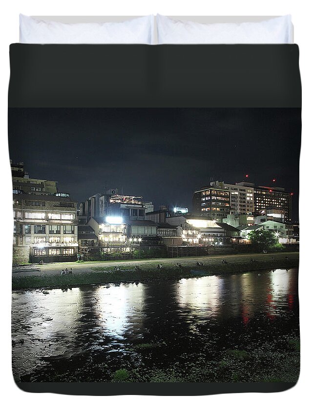 Standing Water Duvet Cover featuring the photograph Sanjyo Kyoto by Spiraldelight