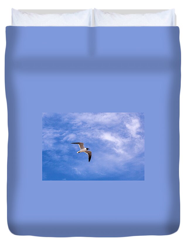 Landscape Duvet Cover featuring the photograph Seagull by Sennie Pierson