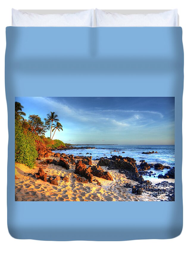 Paako Beach Duvet Cover featuring the photograph Secret Cove by Kelly Wade