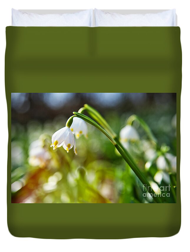 Flowers Duvet Cover featuring the photograph Seeing the sun by Christine Sponchia