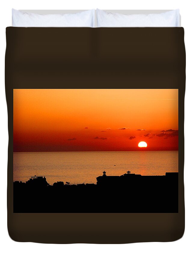 Sunset Duvet Cover featuring the photograph Set into the sea by Scott Carruthers