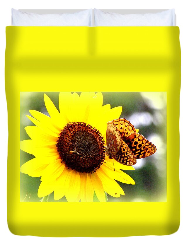 Flower Duvet Cover featuring the photograph Sharing the Sunflower by Kim Galluzzo