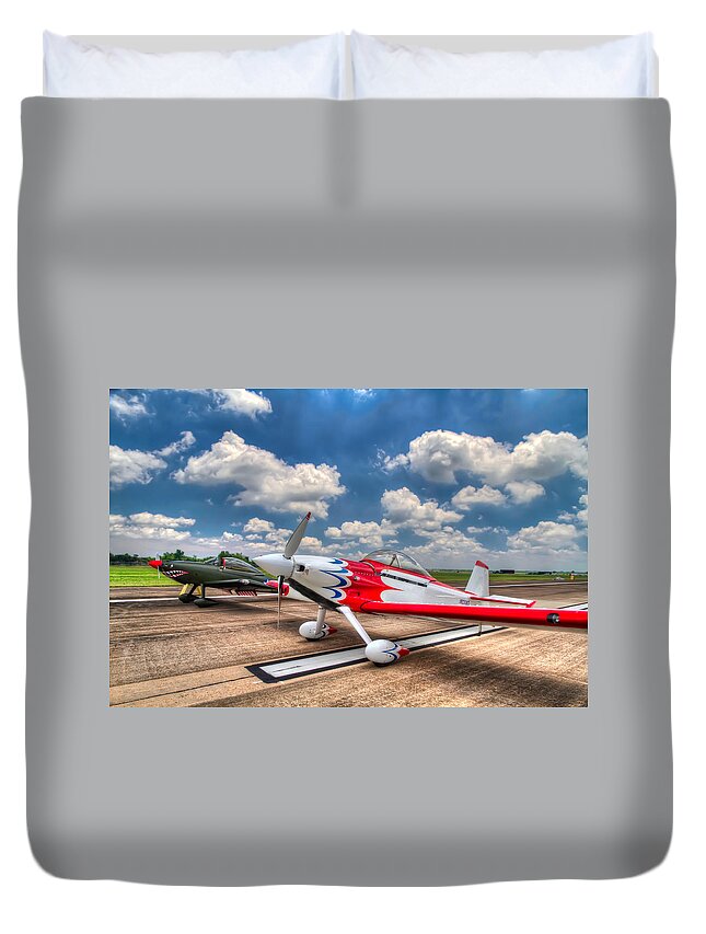 Ellington Field Duvet Cover featuring the photograph Speedy Birds by Tim Stanley