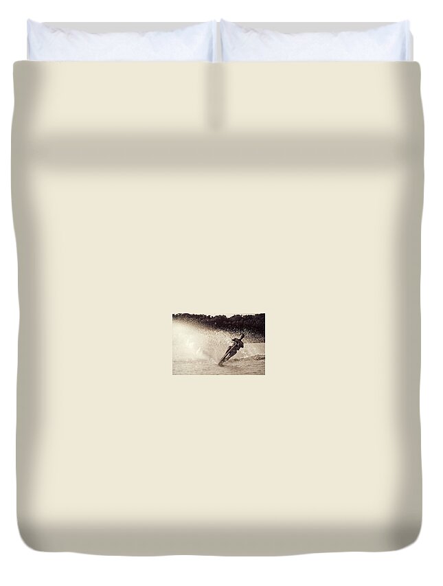 Water Duvet Cover featuring the photograph Missouri Spray by Christopher McKenzie