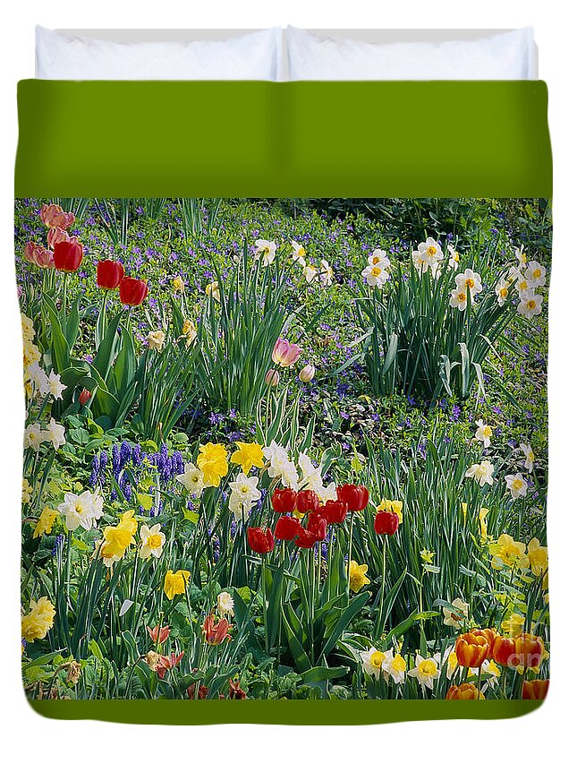 Spring Duvet Cover featuring the photograph Spring Bulb Garden by Alan L Graham