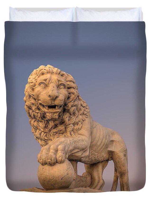 America Duvet Cover featuring the photograph Statue at The Bridge of Lions by Rob Sellers