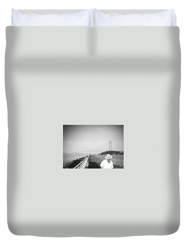 Verrazano Narrows Bridge Duvet Cover featuring the photograph Straw Hat by Frank Winters