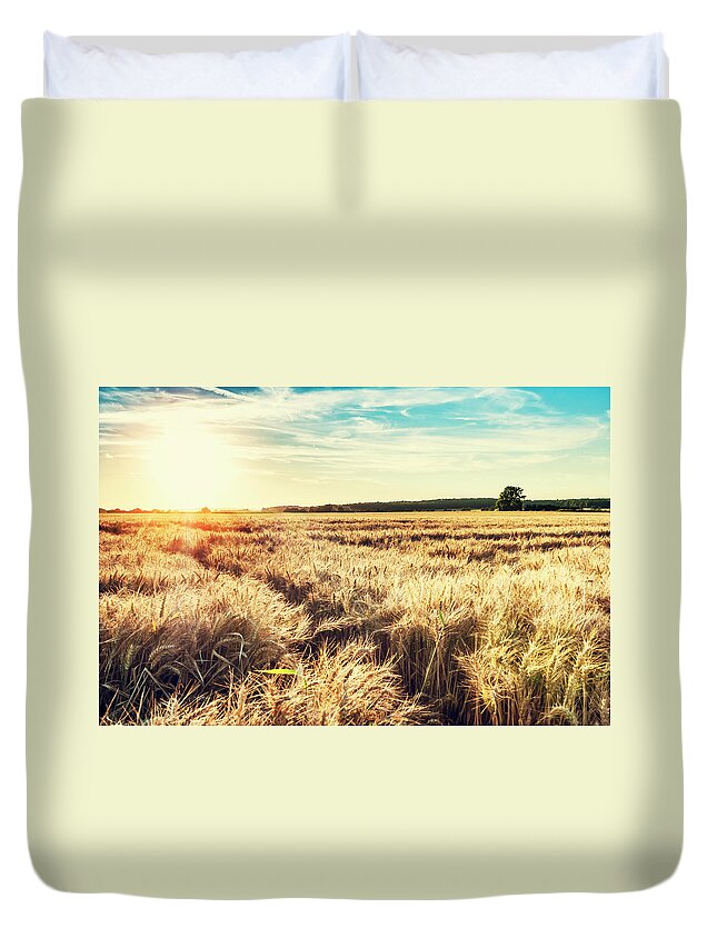 Scenics Duvet Cover featuring the photograph Sunny Evening Grainfield by Instamatics