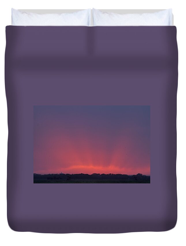 Kansas Duvet Cover featuring the photograph Sunset beams by Rob Graham