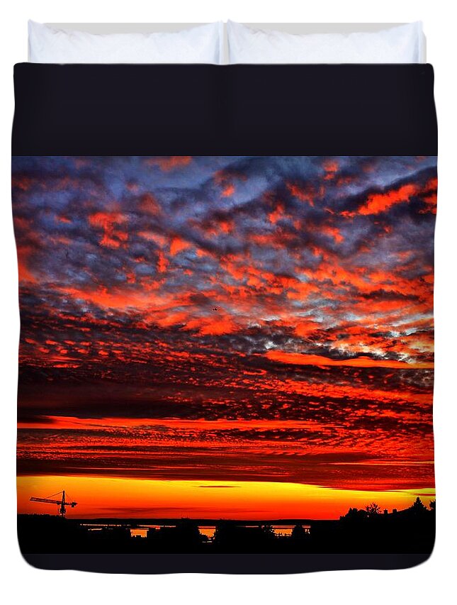 Queen Duvet Cover featuring the photograph Sunset Over Queen Anne by Benjamin Yeager