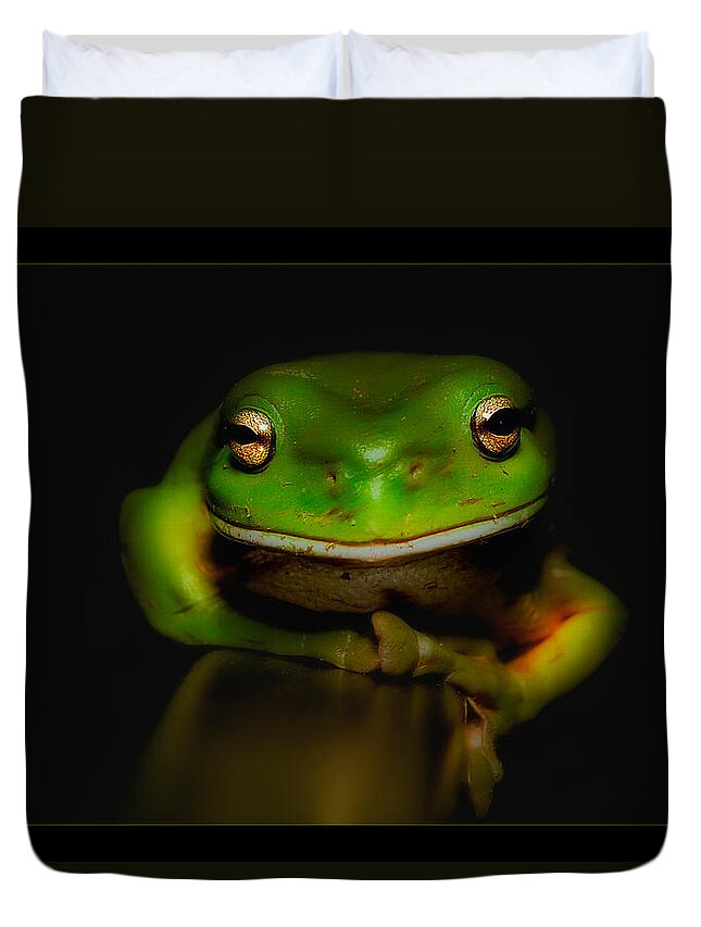 Green Frogs Australia Duvet Cover featuring the photograph Super frog 01 by Kevin Chippindall
