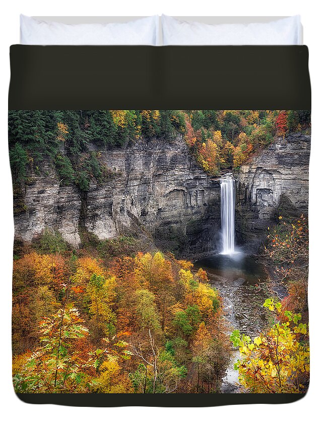 Mark Papke Duvet Cover featuring the photograph Taughannock Fall by Mark Papke