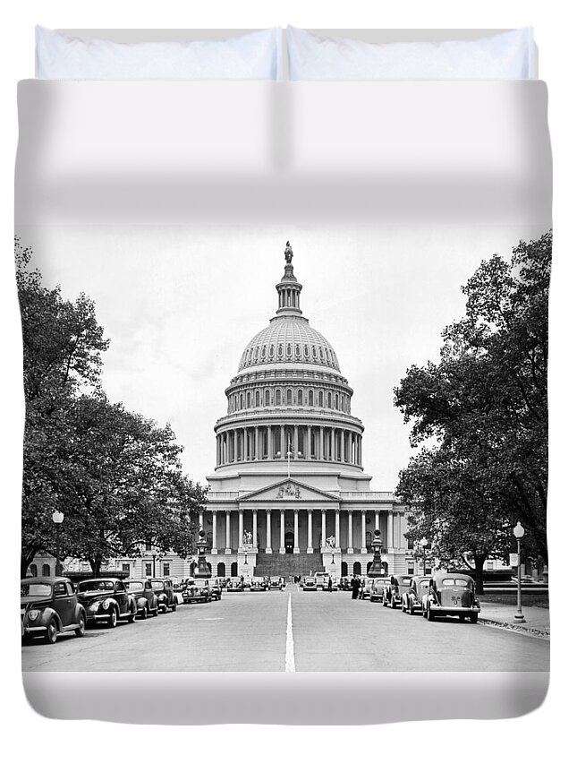 1930's Duvet Cover featuring the photograph The Capitol Building by Underwood Archives