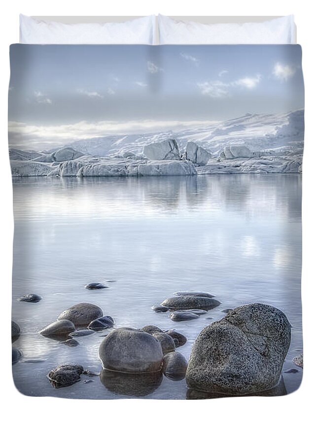 J�kuls�rl�n Duvet Cover featuring the photograph The Frozen World by Evelina Kremsdorf